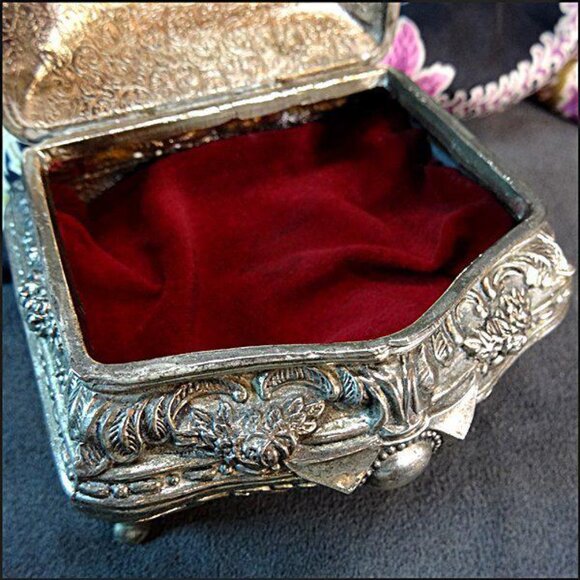 Vintage Silver Jewelry Box Hunting Scene w Baroque Decor - Picture 7 of 8